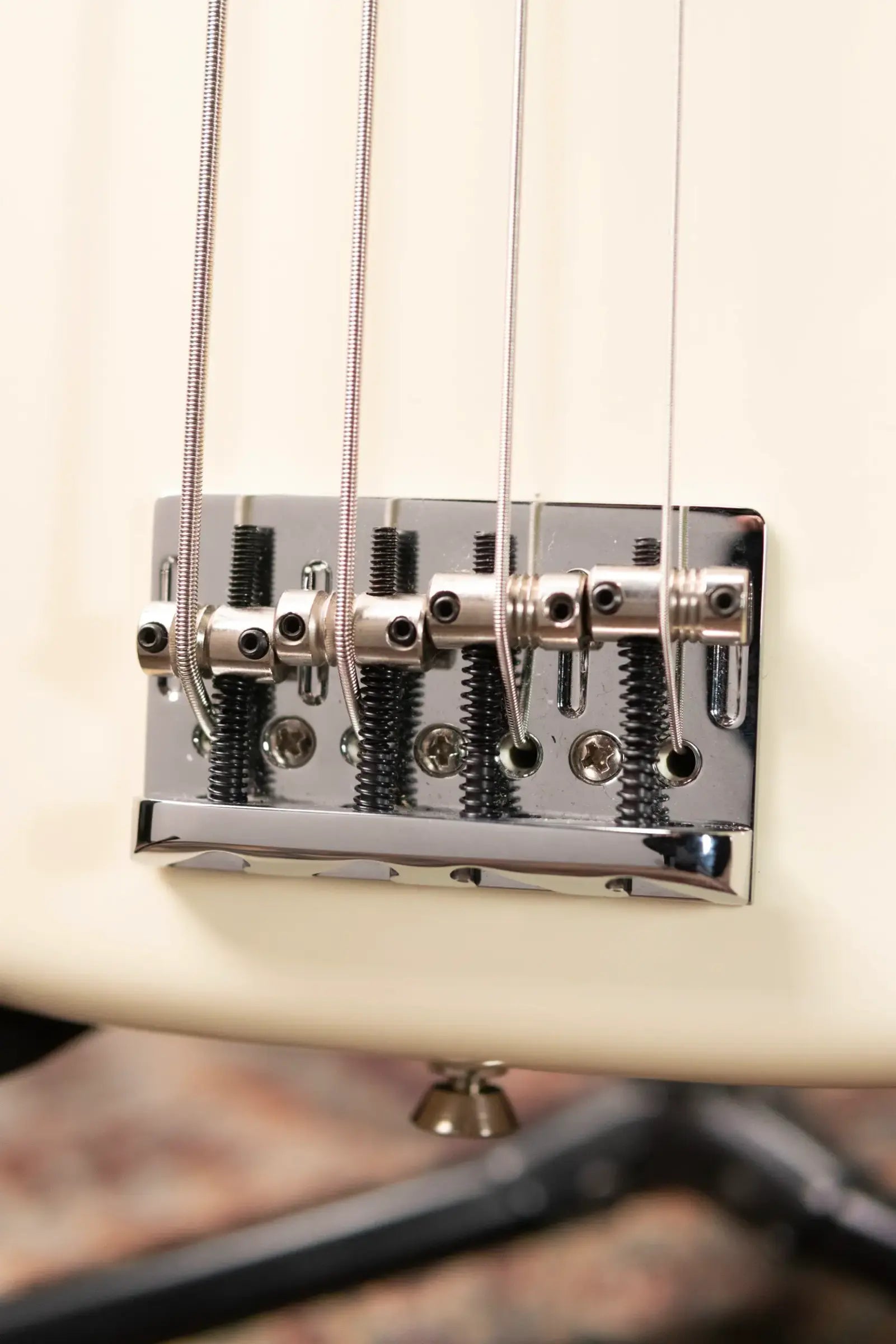 Fender American Professional II Precision Bass®, Maple Fingerboard, Olympic White - Deluxe Molded Case - Used