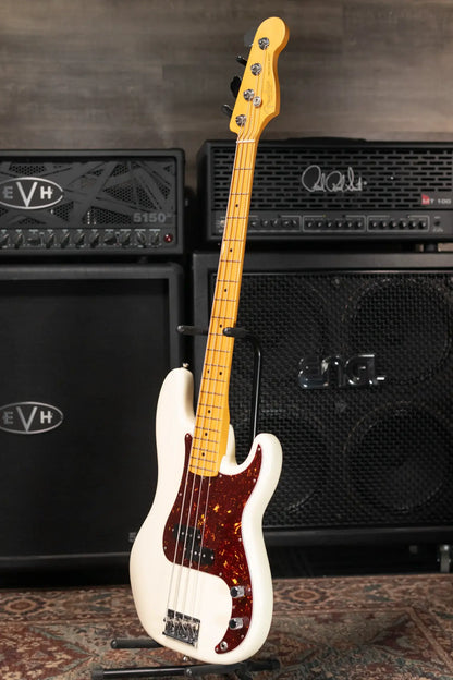 Fender American Professional II Precision Bass®, Maple Fingerboard, Olympic White - Deluxe Molded Case - Used