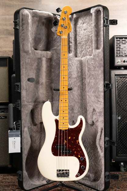 Fender American Professional II Precision Bass®, Maple Fingerboard, Olympic White - Deluxe Molded Case - Used