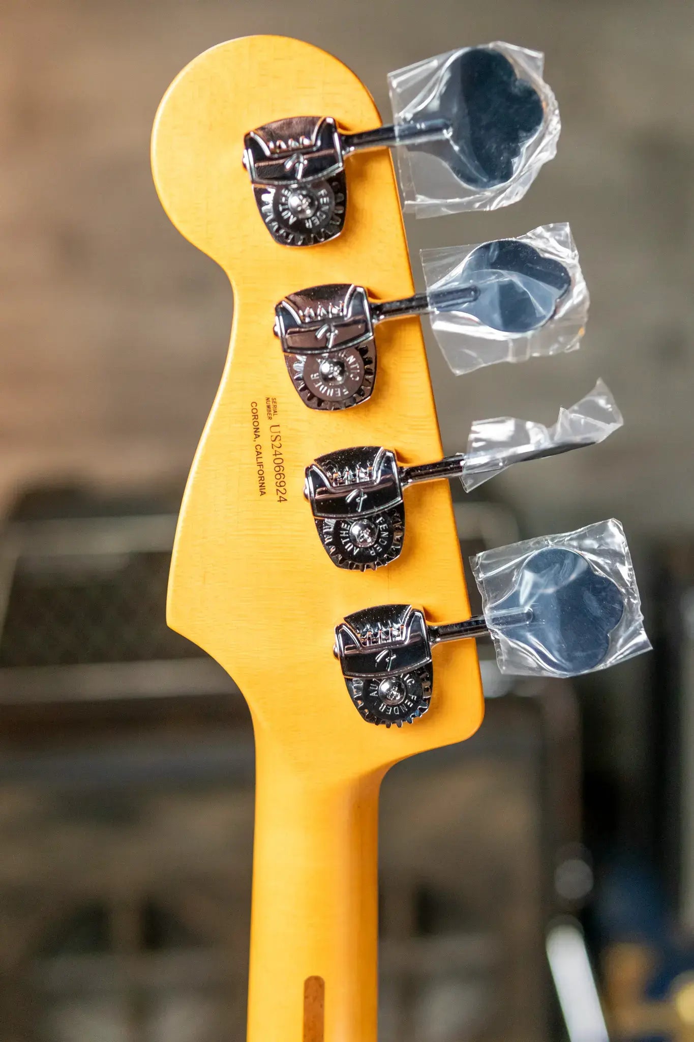 Fender American Ultra II Meteora Bass, Ebony Fingerboard - Texas Tea with Deluxe Molded Hardshell Case
