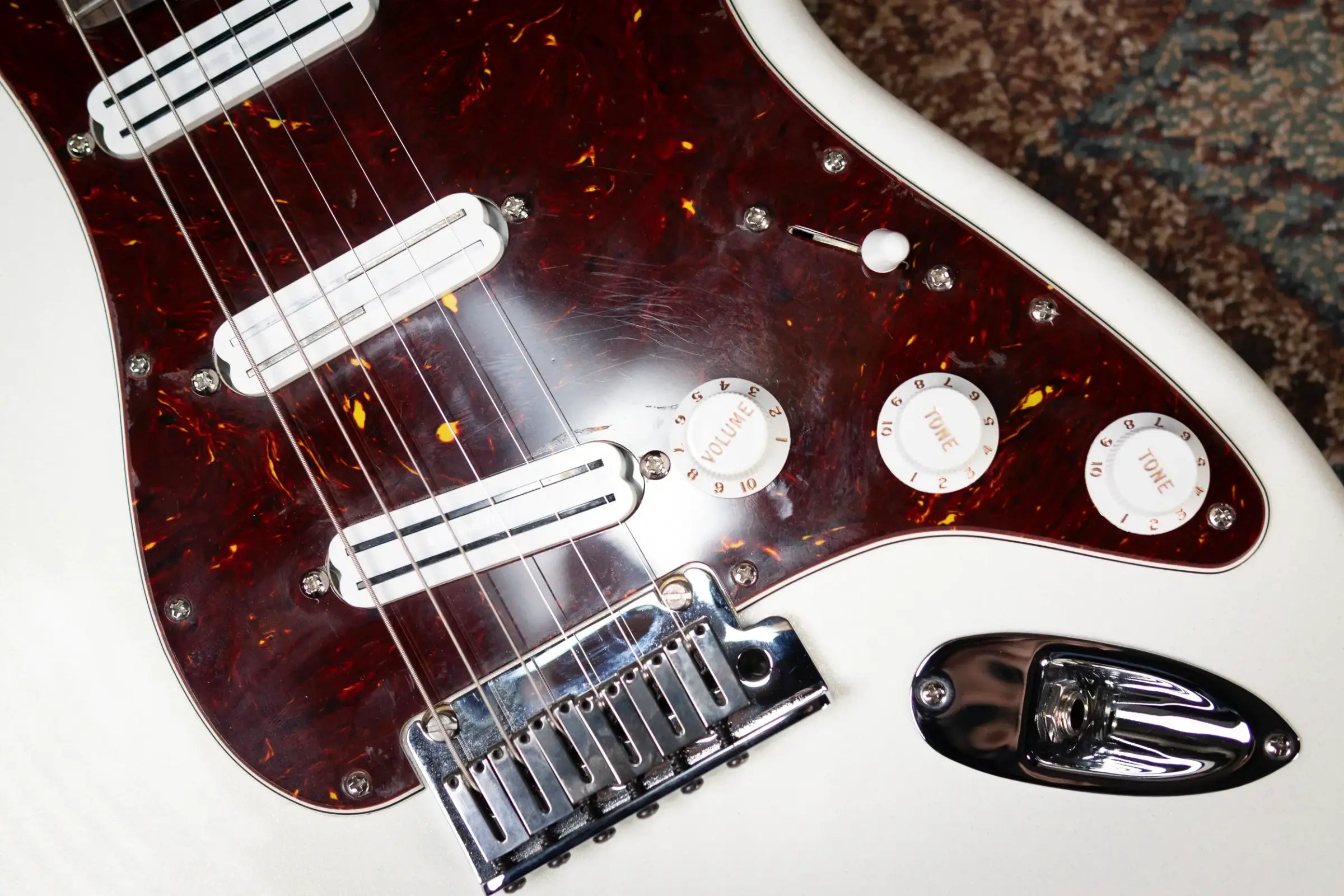 Fender American Ultra Stratocaster Guitar - Arctic Pearl with Hardshell Case - Used