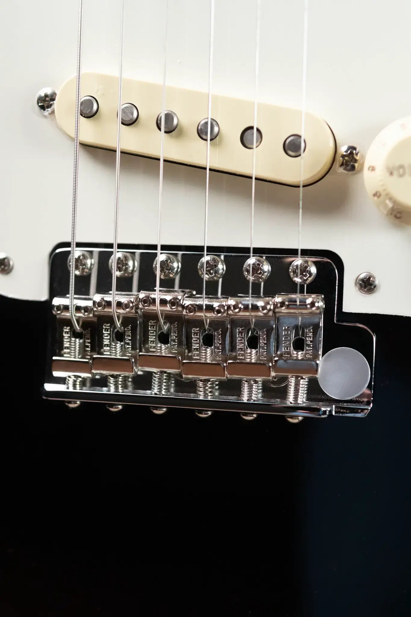 Fender American Vintage II 1957 Stratocaster, Maple Fingerboard - Black with Vintage-Style Tweed Hardshell Case - Used
