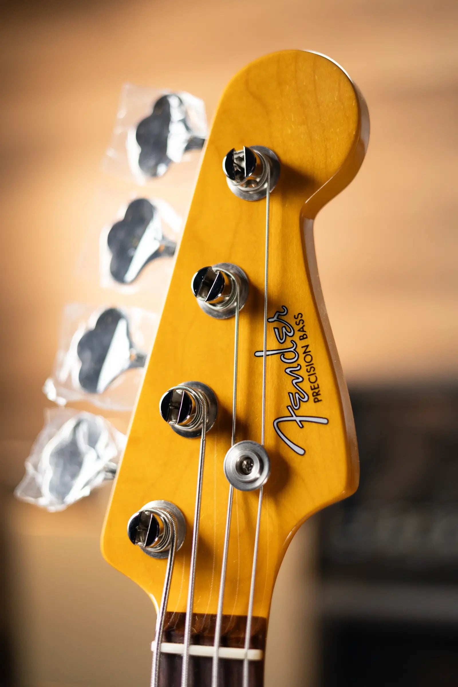 Fender American Vintage II 1960 Precision Bass, Rosewood Fingerboard - Olympic White with Vintage-Style Brown Hardshell Case