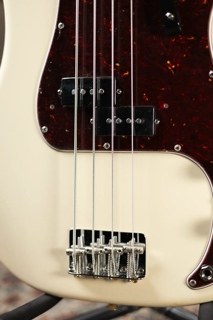 Fender American Vintage II 1960 Precision Bass, Rosewood Fingerboard - Olympic White with Vintage-Style Brown Hardshell Case