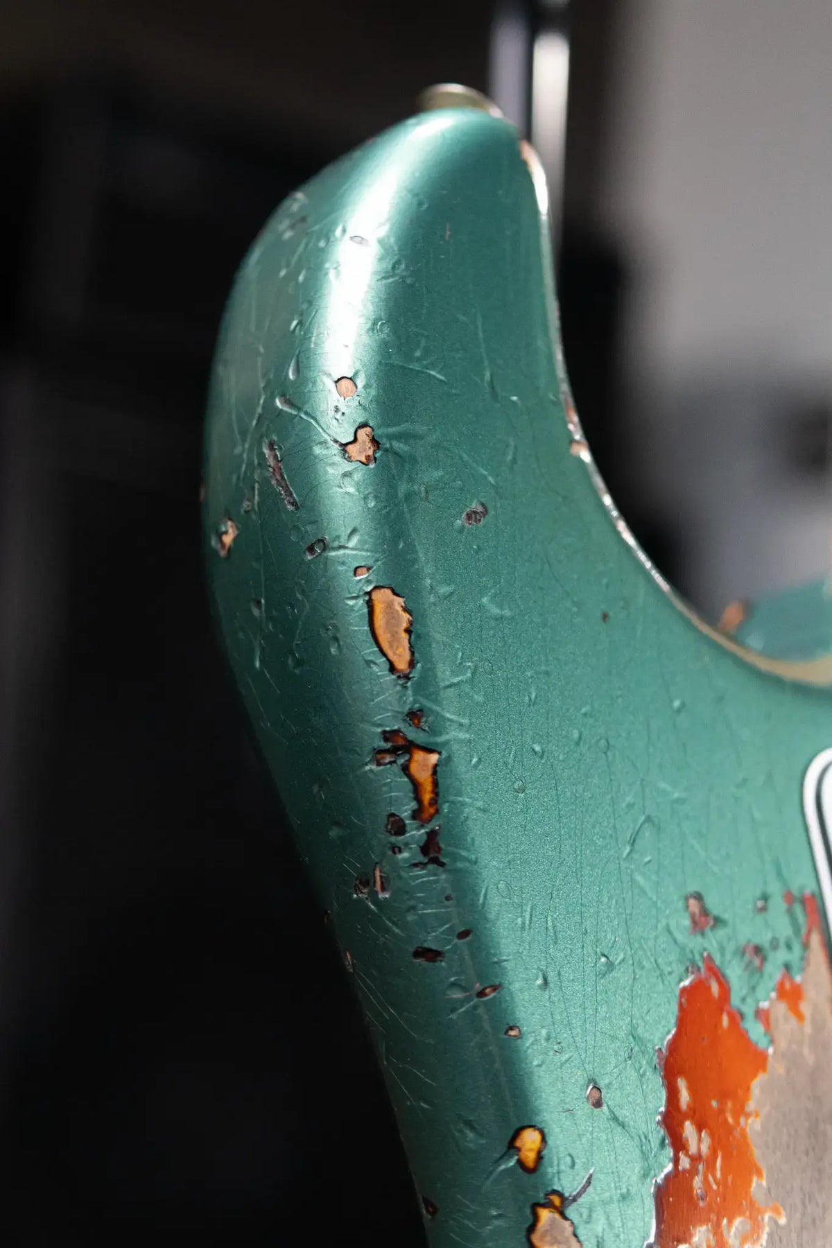 Fender Custom Shop 1965 Stratocaster Super Heavy Relic Electric Guitar - Super Faded Aged Sherwood Green Metallic over 3-Color Sunburst with Hardshell Case