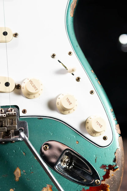 Fender Custom Shop 1965 Stratocaster Super Heavy Relic Electric Guitar - Super Faded Aged Sherwood Green Metallic over 3-Color Sunburst with Hardshell Case