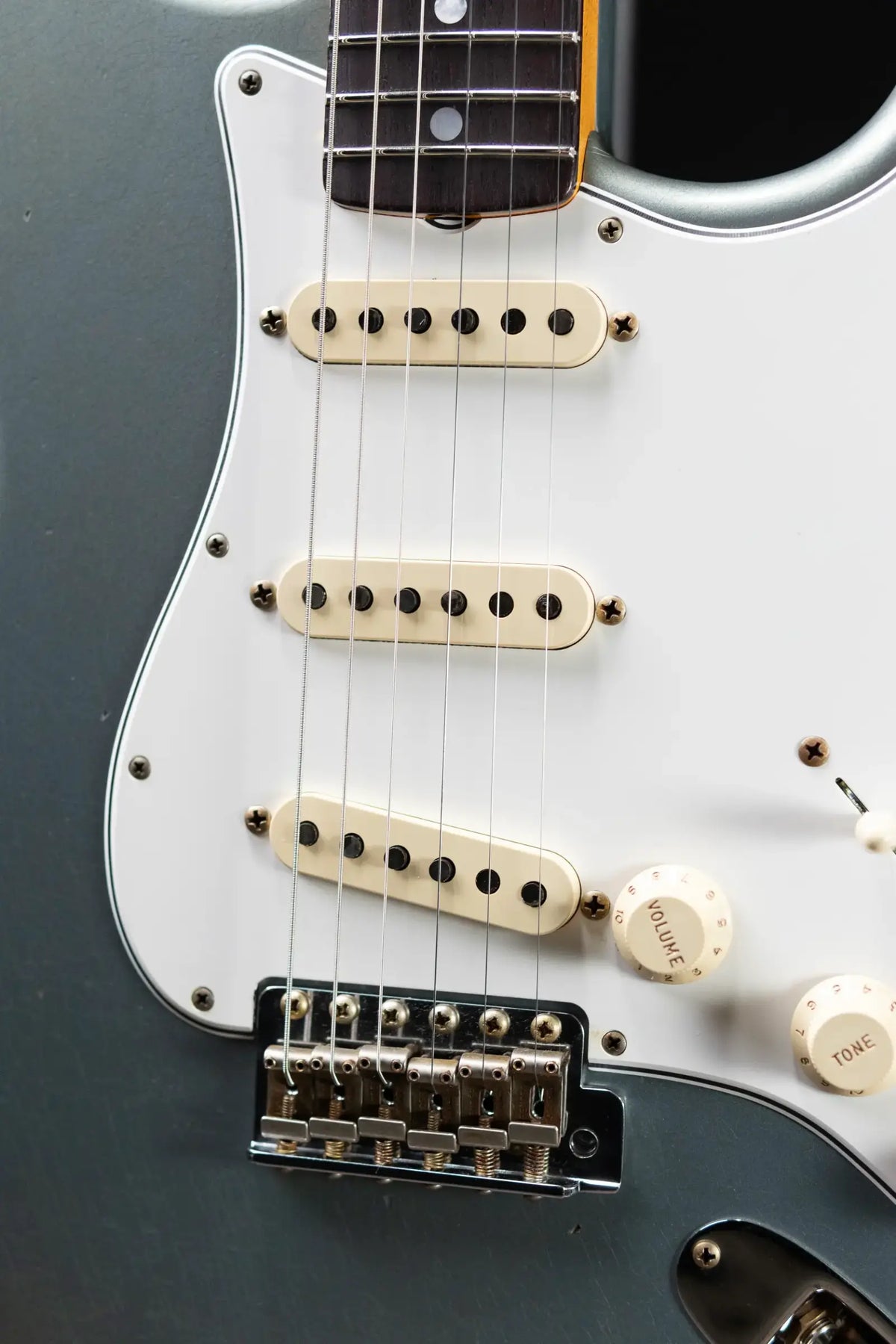 Fender Custom Shop 1966 Stratocaster Journeyman Relic Electric Guitar - Aged Iced Blue Metallic with Hardshell Case