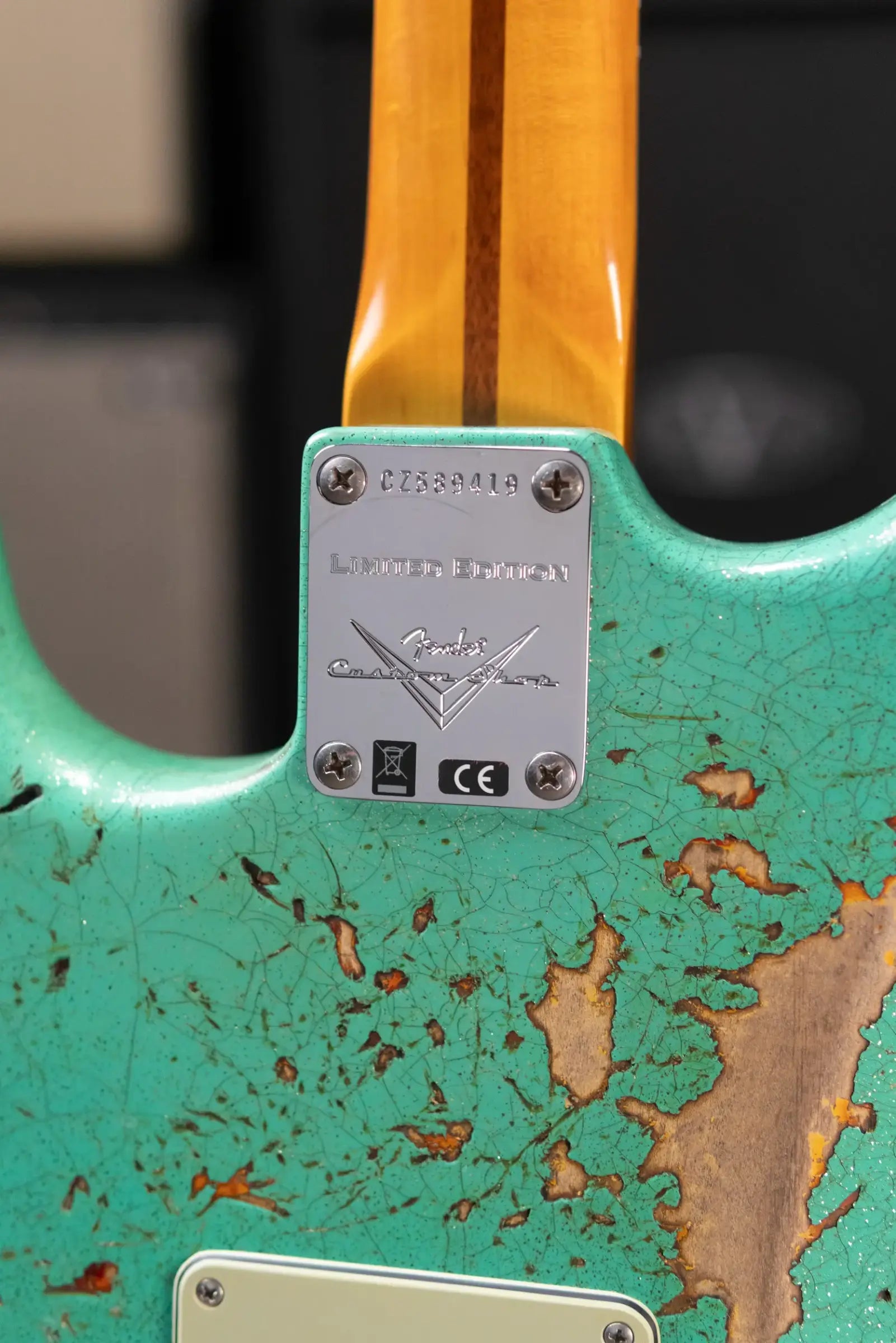 Fender Custom Shop LR25-Custom Deluxe HBS-1 Stratocaster Heavy Relic Electric Guitar - Seafoam Green Sparkle/3-Color Sunburst with Hardshell Case