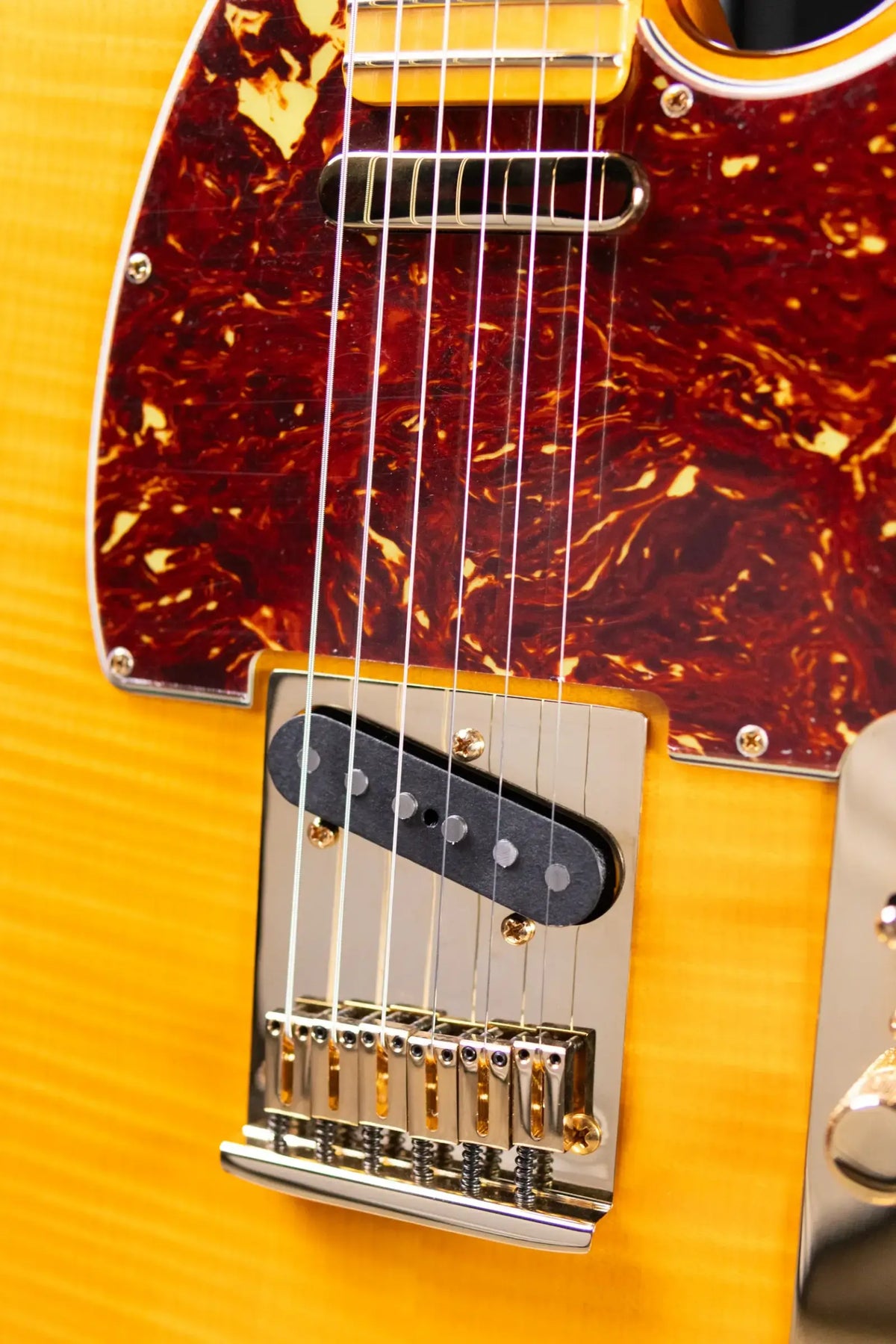 Fender Custom Shop Limited Edition Deluxe AAA Flame Telecaster Electric Guitar - Amber with Hardshell Case