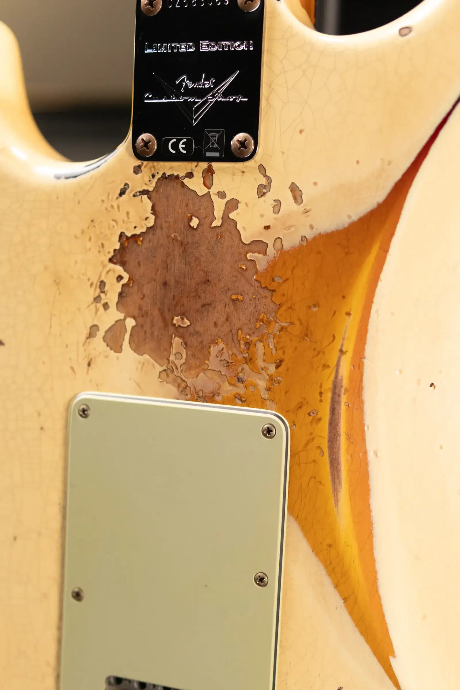 Fender Custom Shop NAMM 2026 Custom Deluxe Heavy Relic HBS-1 Stratocaster Electric Guitar - Aged Vintage White over 3-Tone Sunburst with Hardshell Case