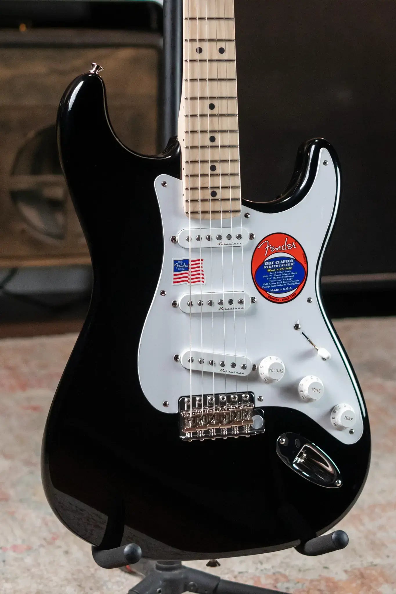 Fender Eric Clapton Stratocaster - Maple Fingerboard - Black with Vintage-Style Tweed Case