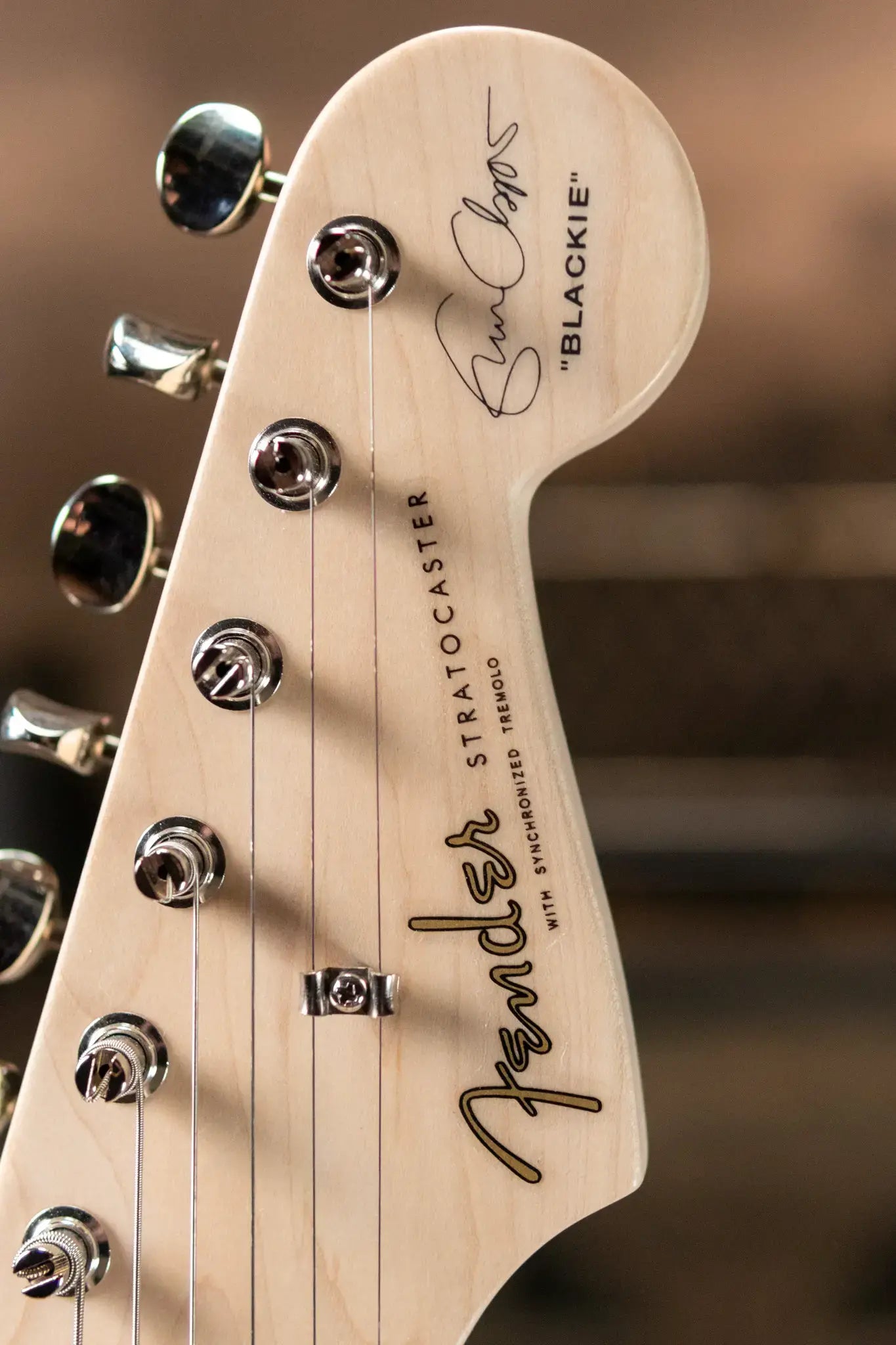 Fender Eric Clapton Stratocaster - Maple Fingerboard - Black with Vintage-Style Tweed Case