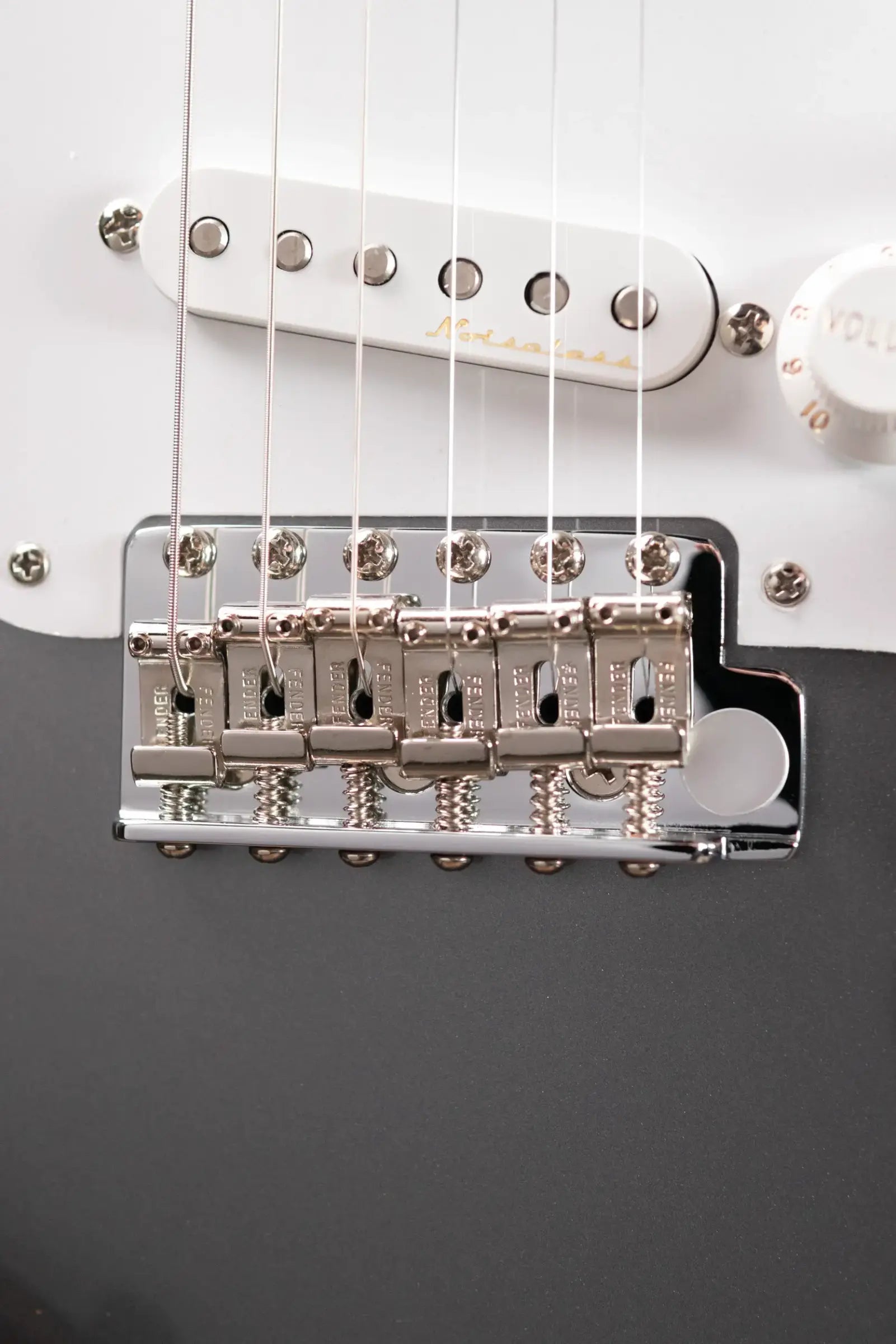 Fender Eric Clapton Stratocaster, Maple Fingerboard - Pewter with Vintage-Style Tweed Hardshell Case