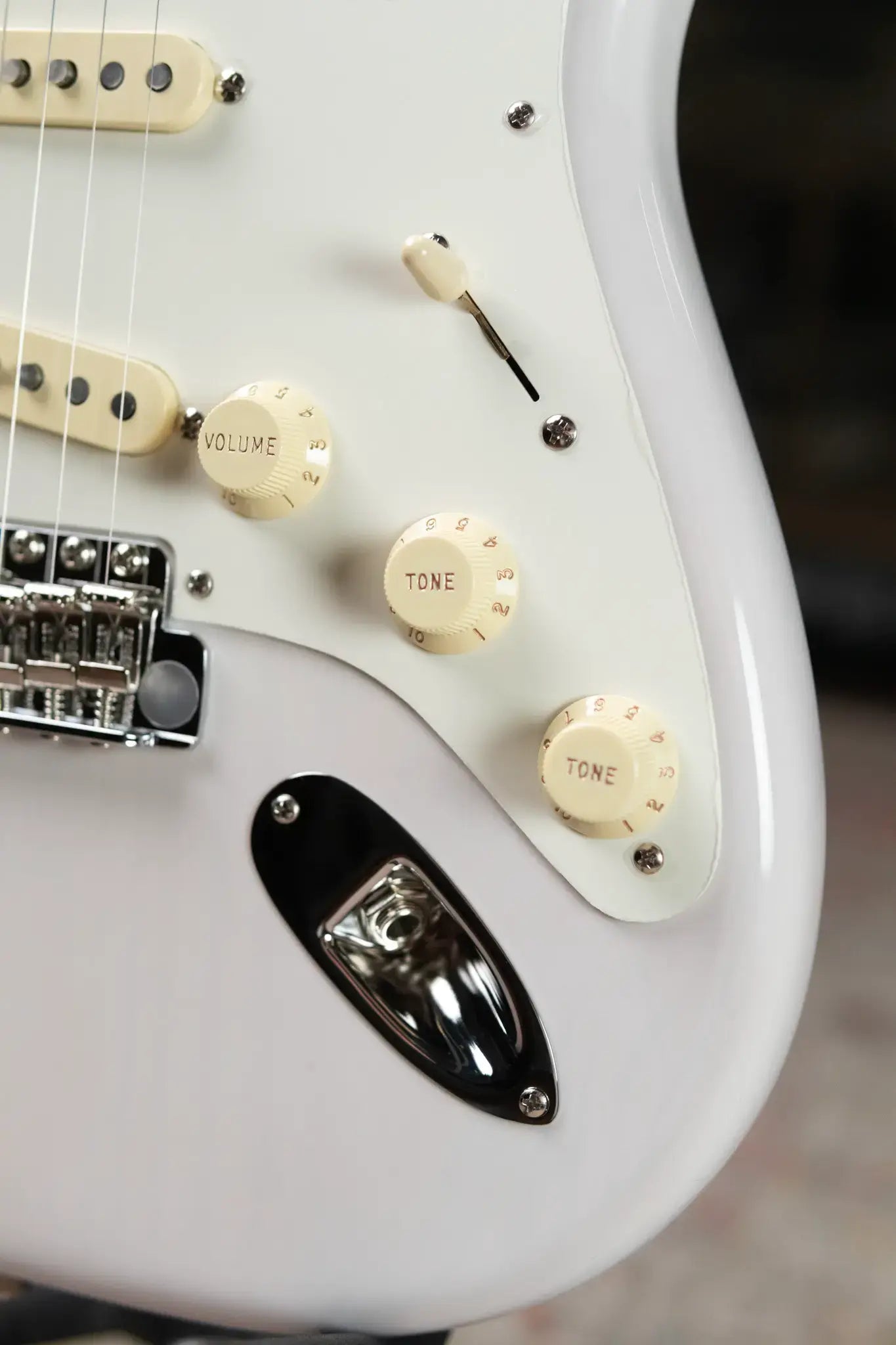 Fender Eric Johnson Stratocaster, Maple Fingerboard - White Blonde with Deluxe Blonde Hardshell Case - Used