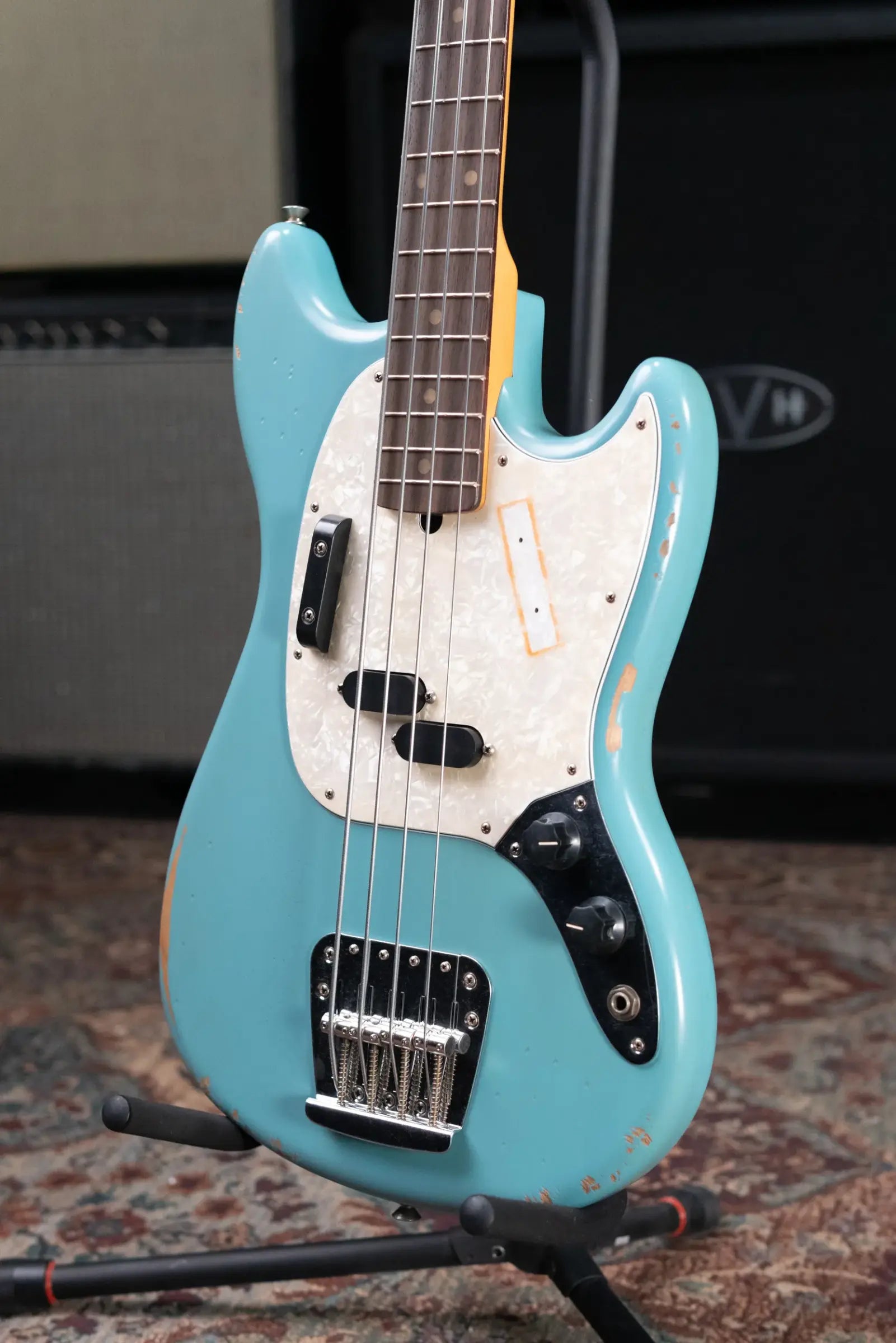 Fender JMJ Road Worn Mustang Bass - Faded Daphne Blue with Gig Bag