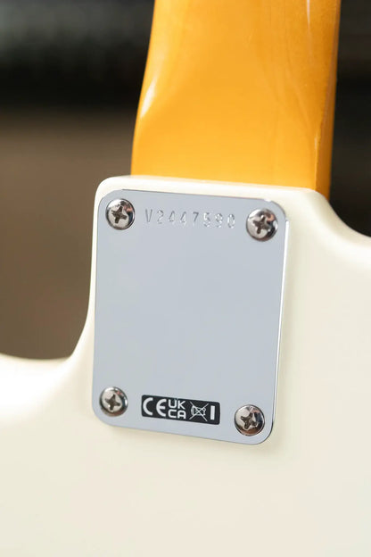 Fender Johnny Marr Jaguar, Rosewood Fingerboard - Olympic White with Hardshell Case