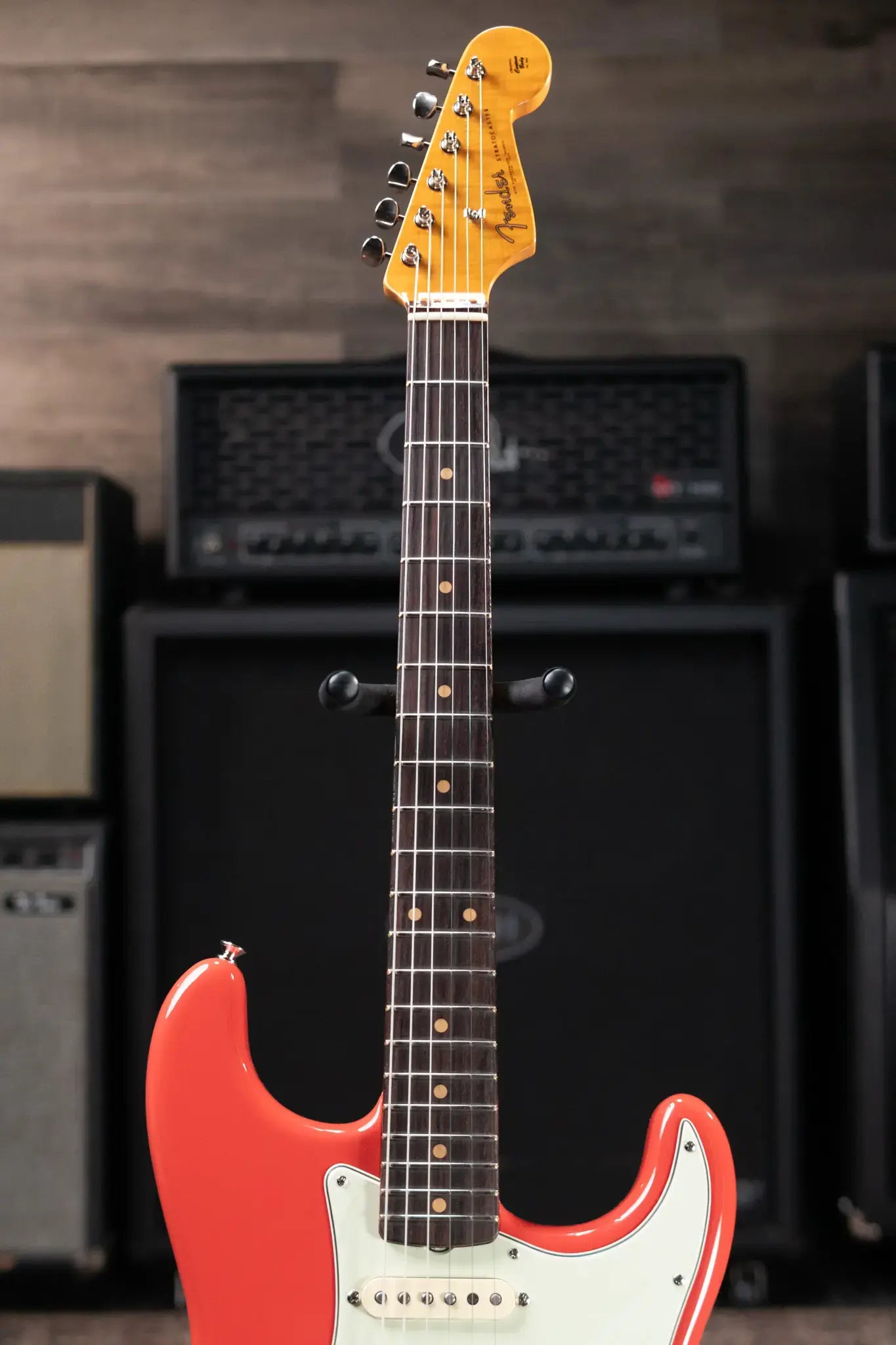 Fender Limited Edition American Vintage II '61 Stratocaster Electric Guitar, Rosewood Fingerboard - Fiesta Red with Hardshell Case