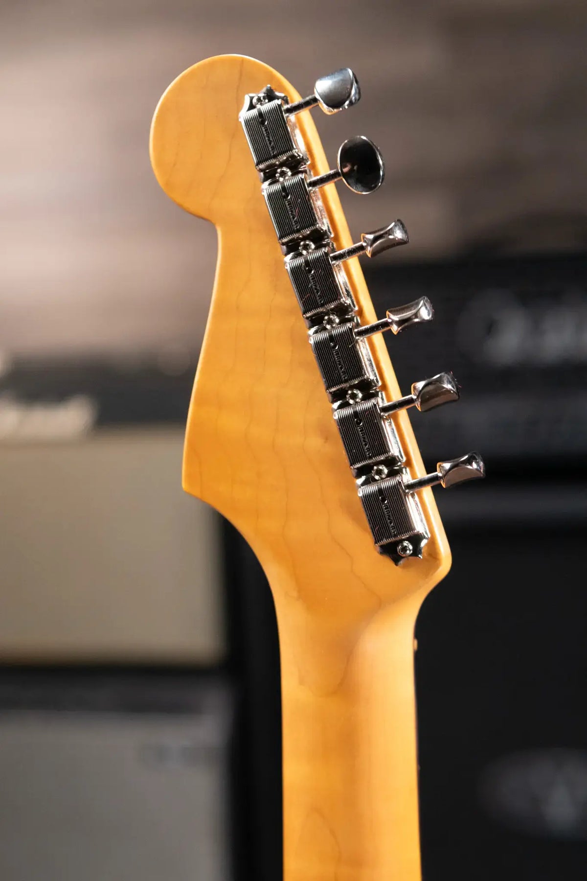Fender Limited Edition American Vintage II '61 Stratocaster Electric Guitar, Rosewood Fingerboard - Fiesta Red with Hardshell Case