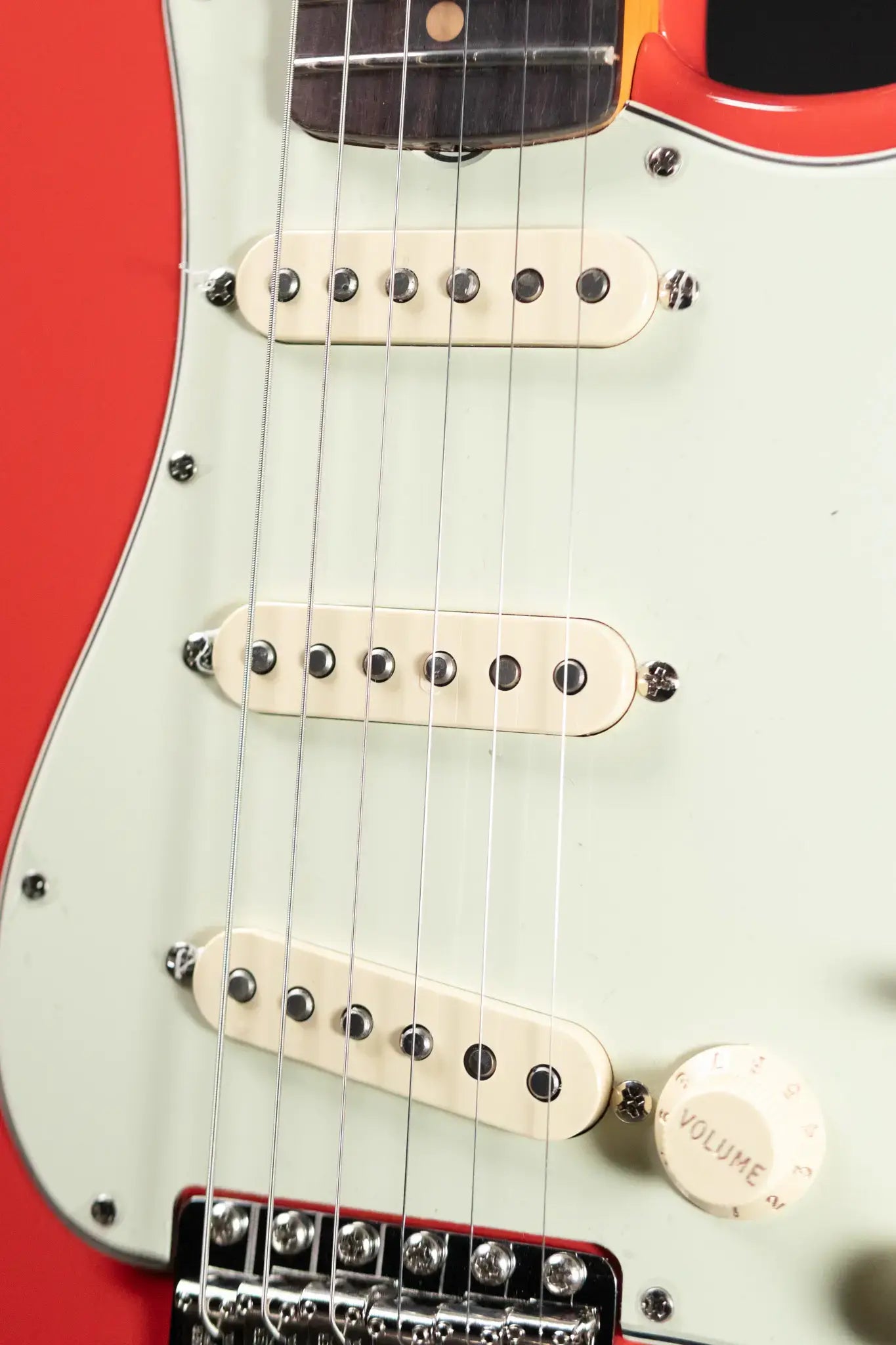 Fender Limited Edition American Vintage II '61 Stratocaster Electric Guitar, Rosewood Fingerboard - Fiesta Red with Hardshell Case