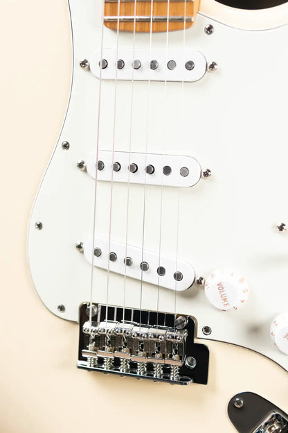 Fender Limited Edition Player II Stratocaster Electric Guitar, Roasted Maple Neck - Olympic White