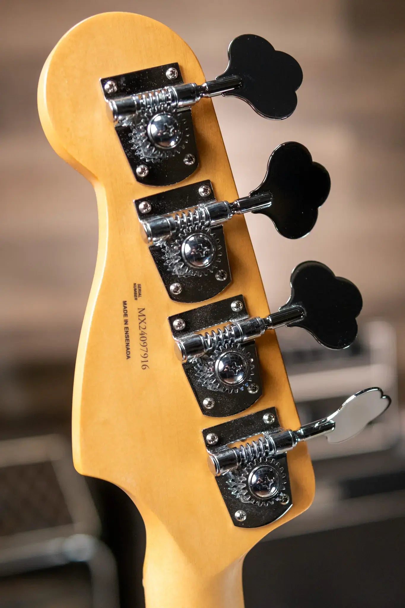 Fender Player II Precision Bass Maple Fingerboard - Hialeah Yellow