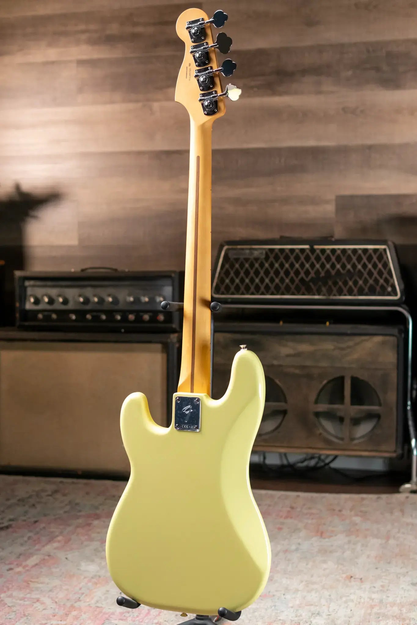 Fender Player II Precision Bass Maple Fingerboard - Hialeah Yellow