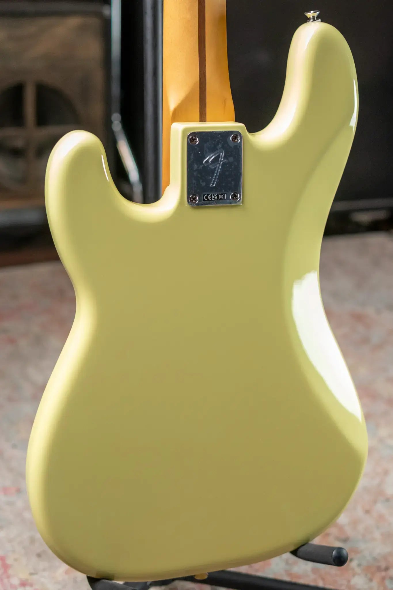 Fender Player II Precision Bass Maple Fingerboard - Hialeah Yellow