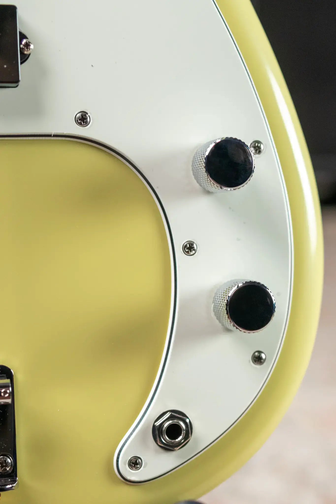 Fender Player II Precision Bass Maple Fingerboard - Hialeah Yellow