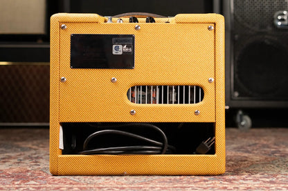 Fender Pro Junior IV 15-Watt 1x10" Guitar Combo, Lacquered Tweed - Used