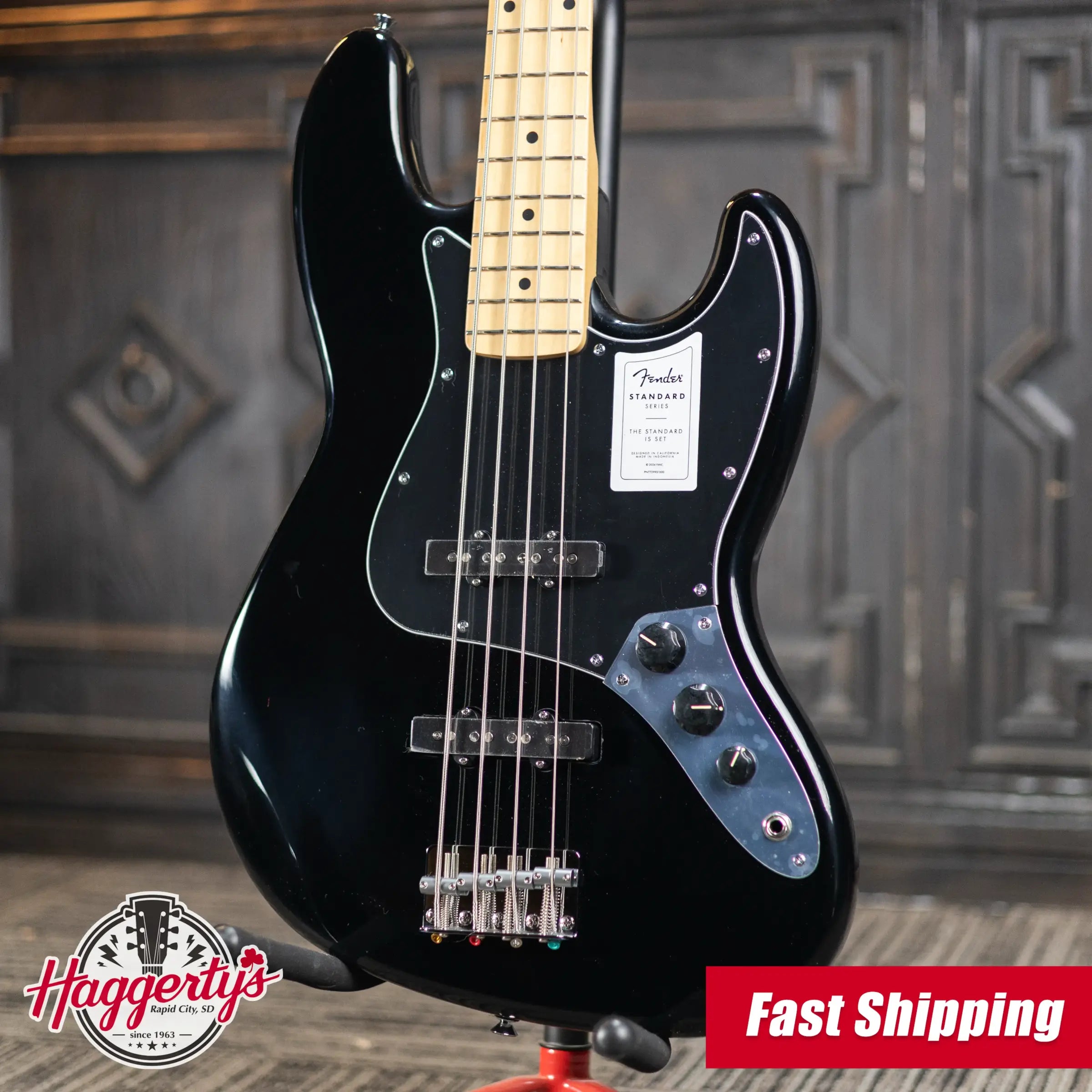 Fender Standard Jazz Bass, Maple Fingerboard, Black Pickguard - Black