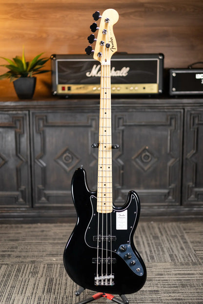Fender Standard Jazz Bass, Maple Fingerboard, Black Pickguard - Black