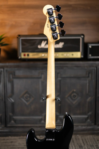 Fender Standard Jazz Bass, Maple Fingerboard, Black Pickguard - Black