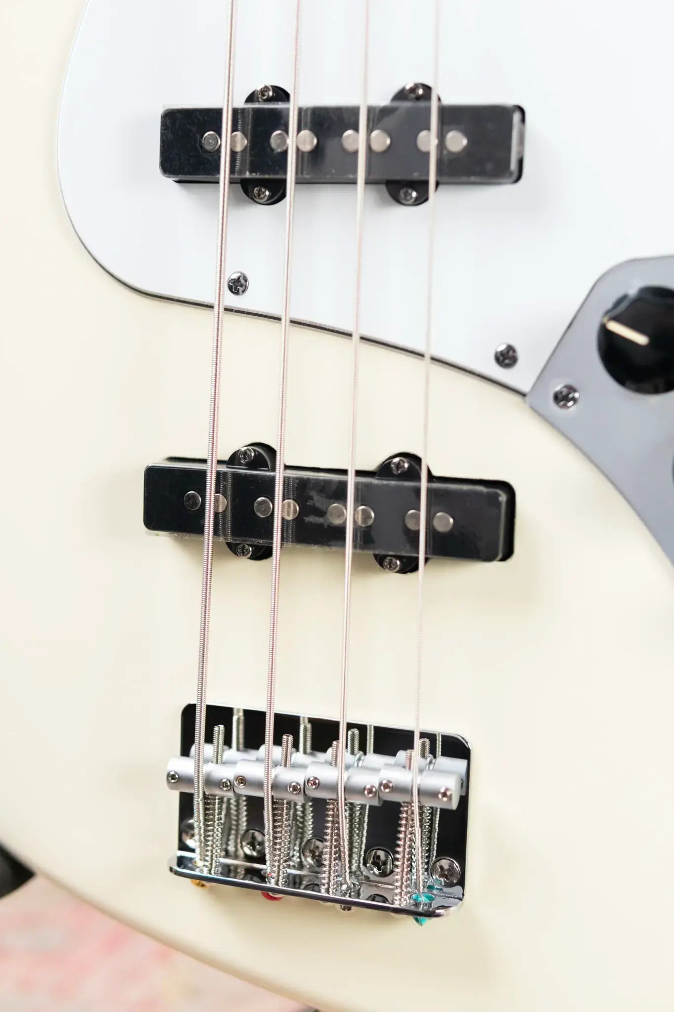 Fender Standard Jazz Bass - Olympic White