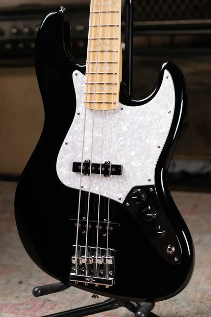 Fender U.S.A. Geddy Lee Jazz Bass, Maple Fingerboard - Black with Hardshell Case