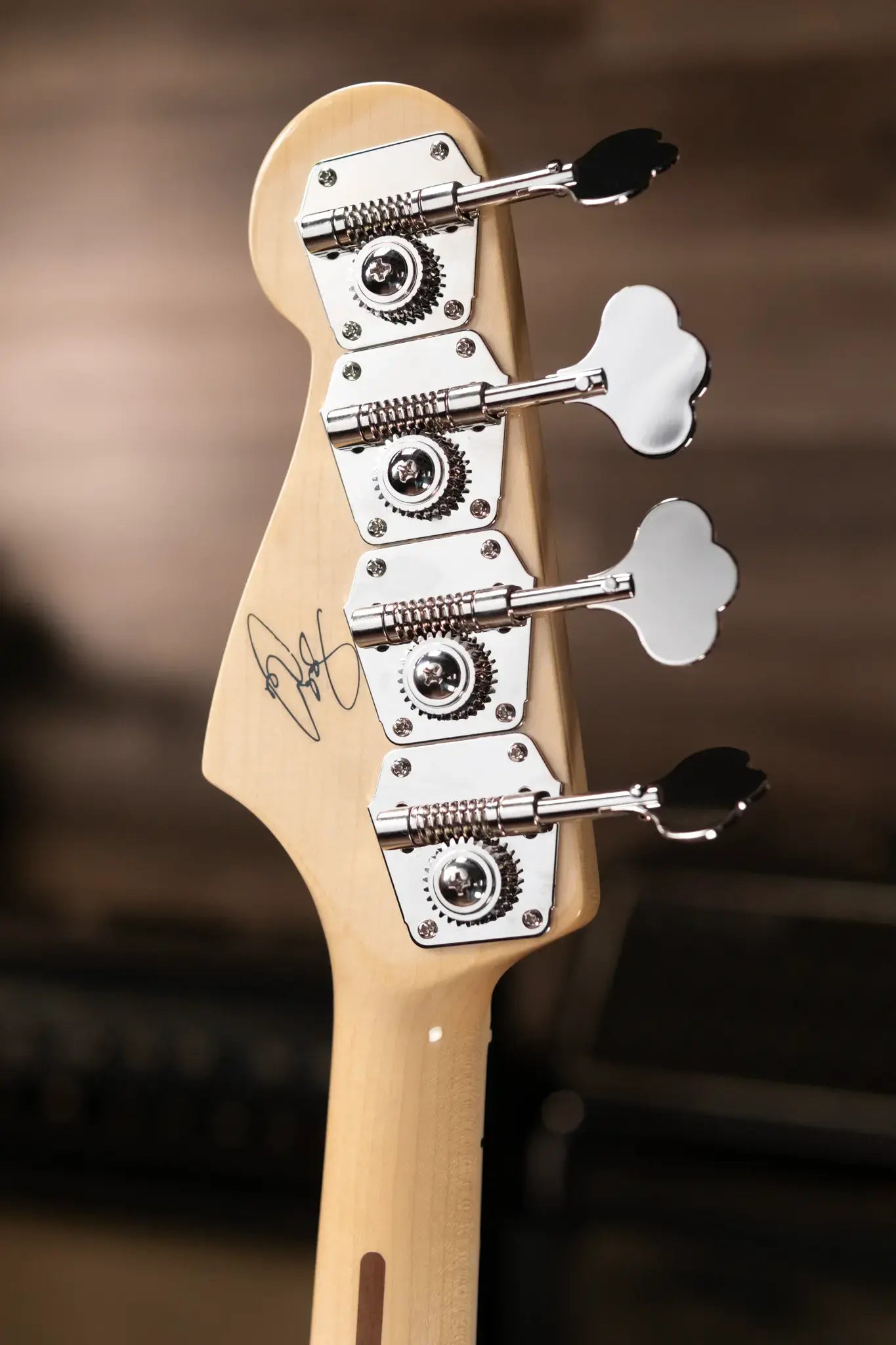 Fender U.S.A. Geddy Lee Jazz Bass, Maple Fingerboard - Black with Hardshell Case