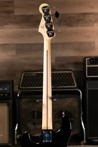 Fender U.S.A. Geddy Lee Jazz Bass, Maple Fingerboard - Black with Hardshell Case