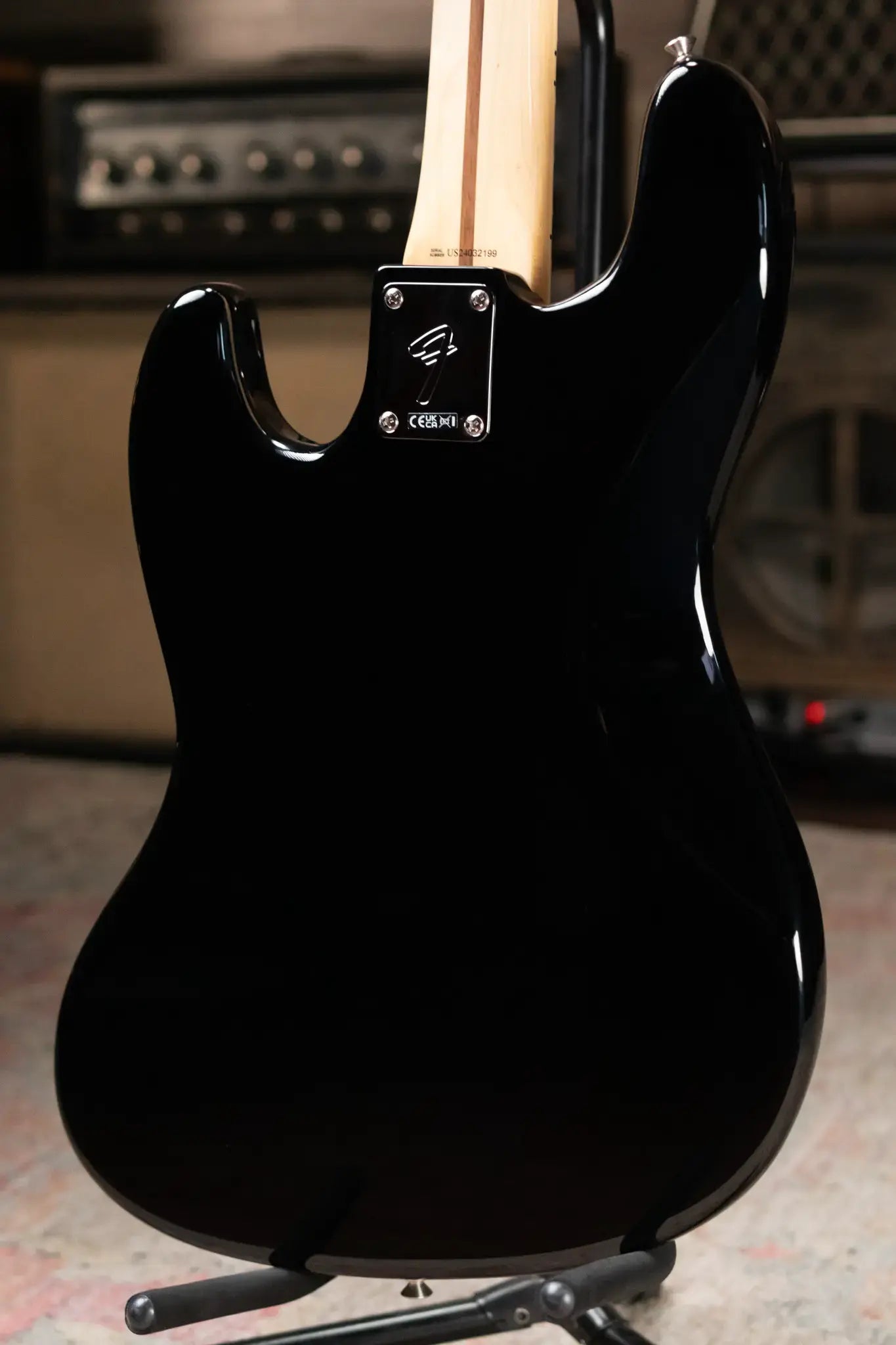 Fender U.S.A. Geddy Lee Jazz Bass, Maple Fingerboard - Black with Hardshell Case