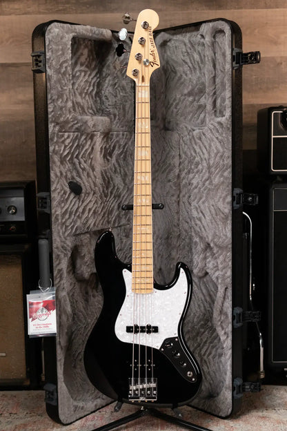 Fender U.S.A. Geddy Lee Jazz Bass, Maple Fingerboard - Black with Hardshell Case