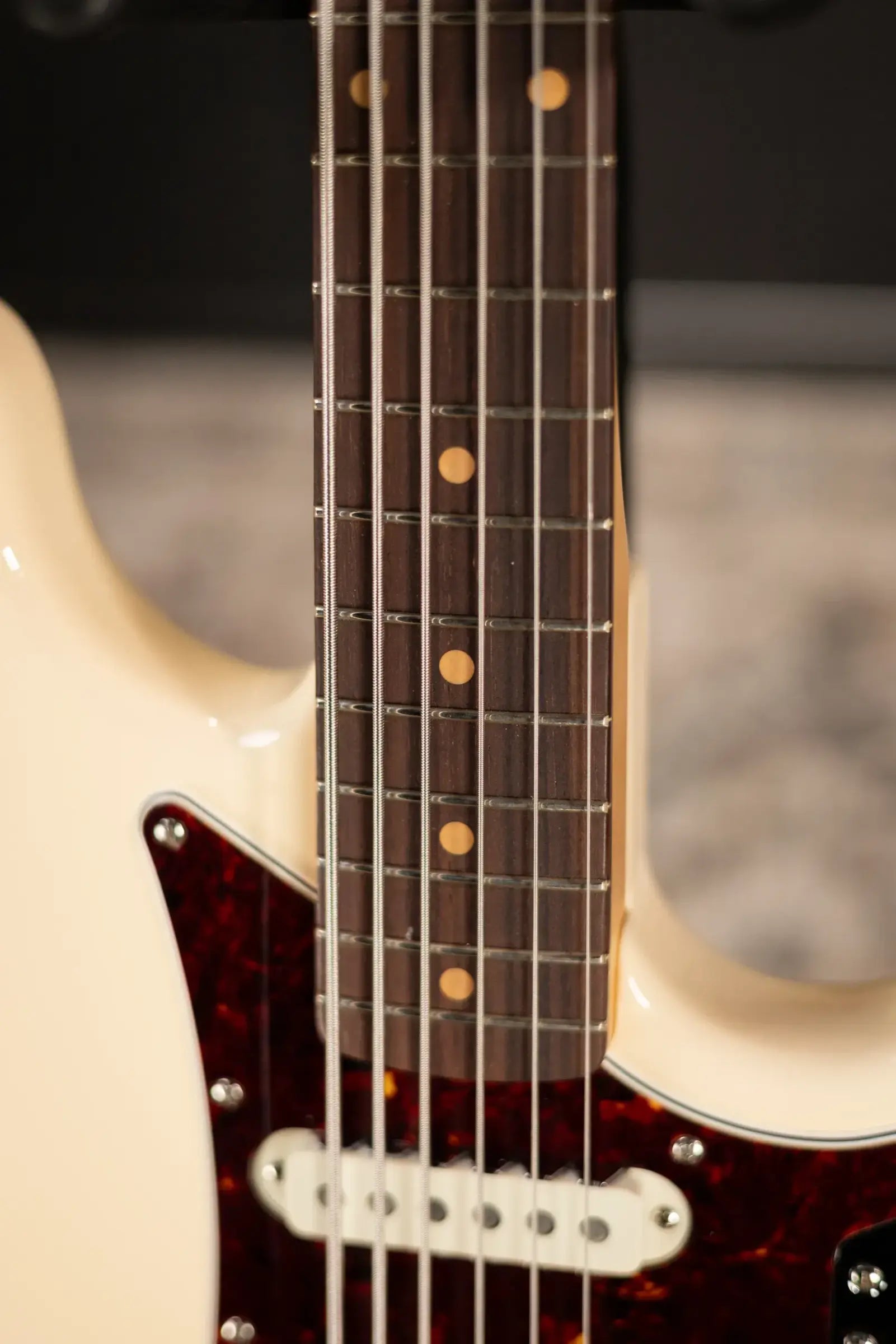 Fender Vintera III Early '60s Bass VI - Olympic White with Gig Bag