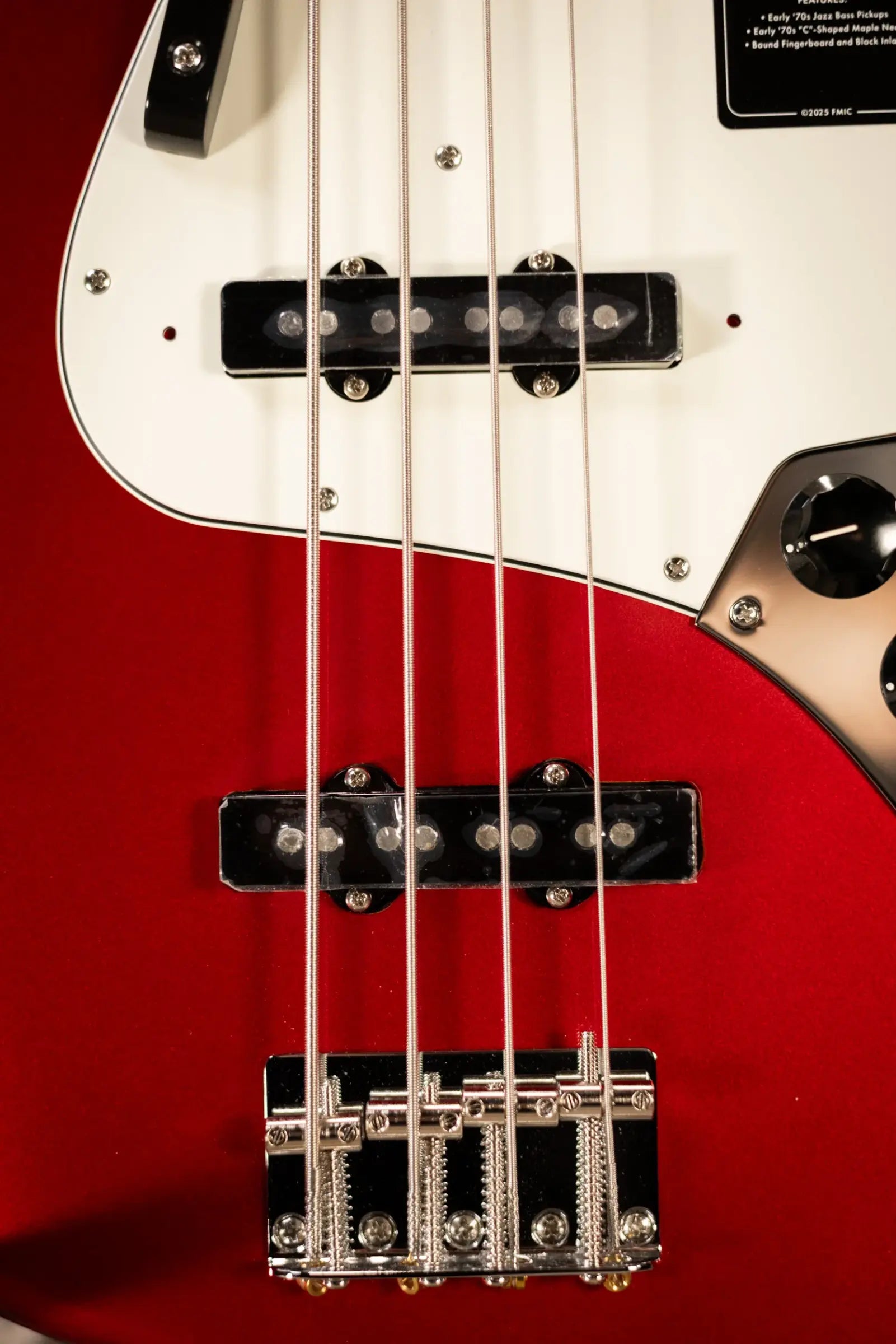 Fender Vintera III Early '70s Jazz Bass - Candy Apple Red with Gig Bag