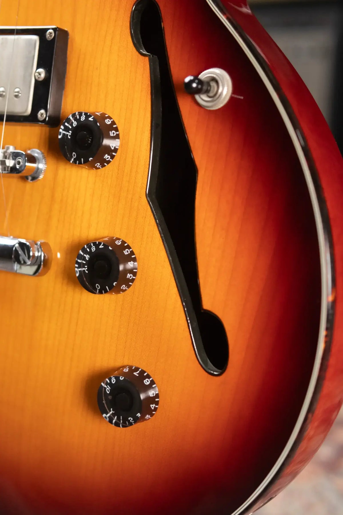 Fret King Elise Electric Guitar - Tobacco Sunburst with Gig Bag - Used