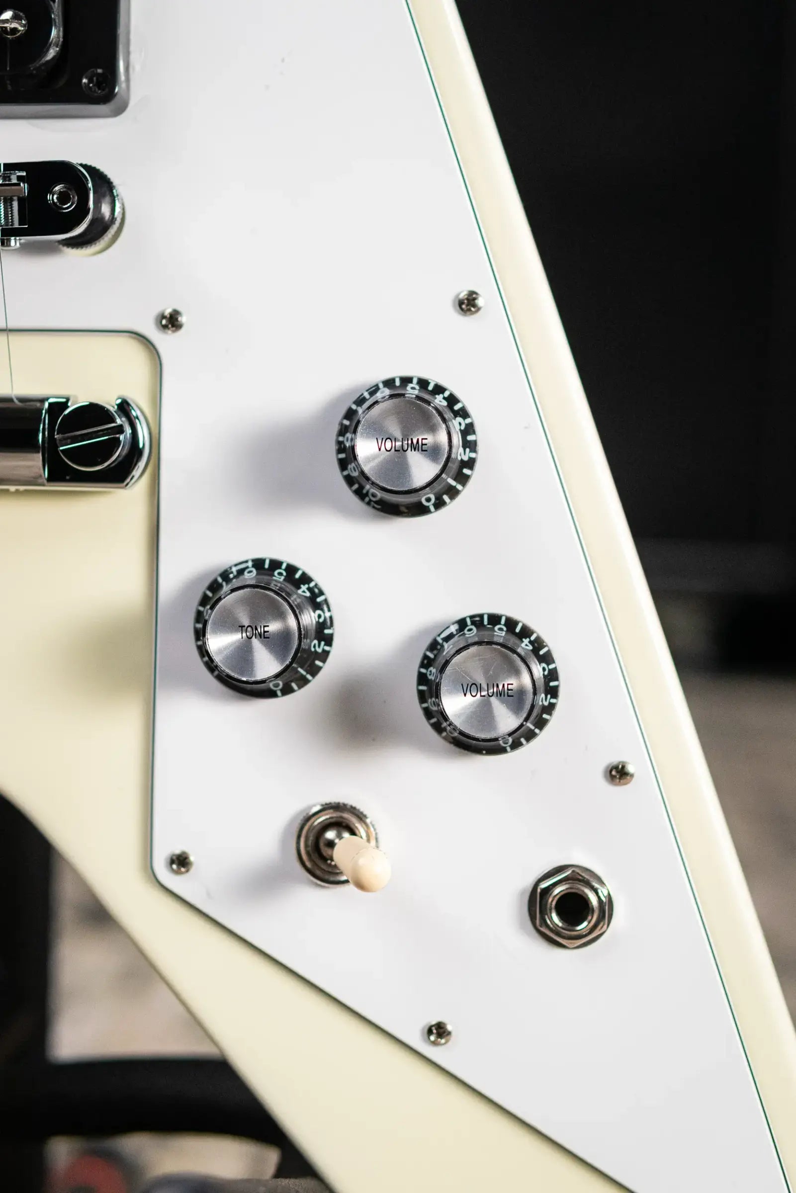 Gibson 70s Flying V Electric Guitar - Classic White with Hardshell Case