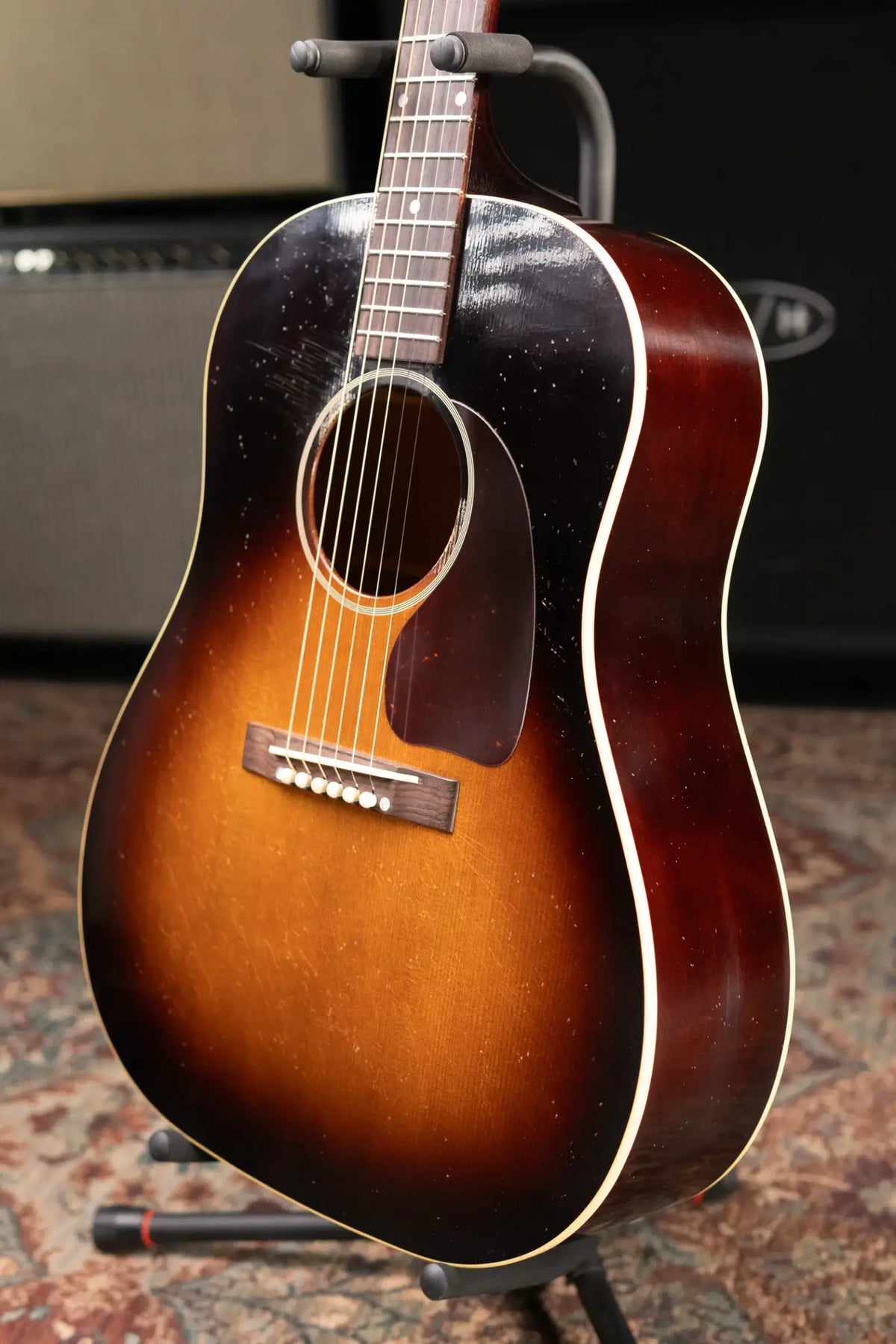 Gibson Custom Shop 1942 Banner J-45 Murphy Lab Light Aged Acoustic Guitar - Vintage Sunburst with Hardshell Case