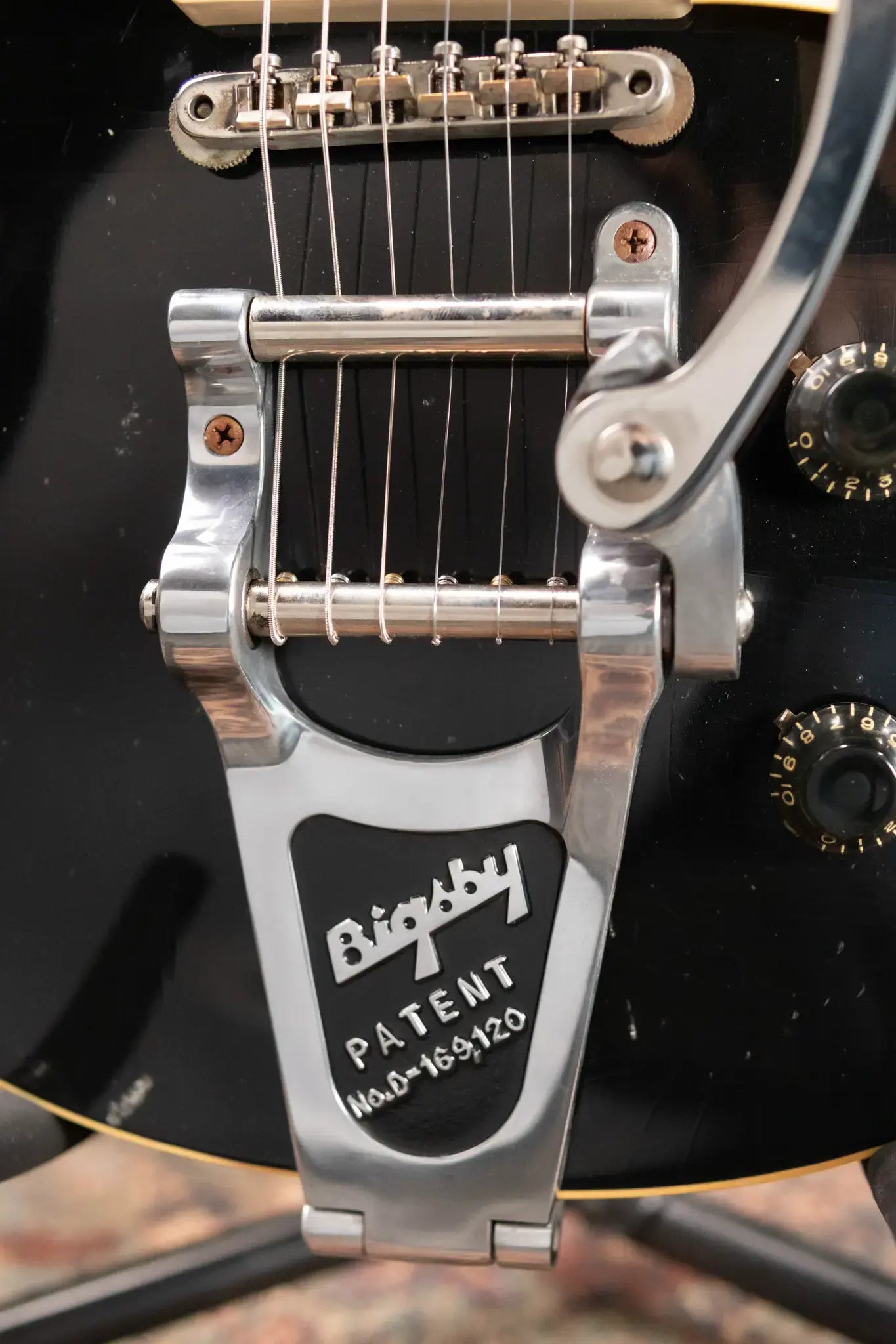 Gibson Custom Shop 1956 Les Paul Standard Bigsby Murphy Lab Light Aged Electric Guitar - Ebony Top with Hardshell Case