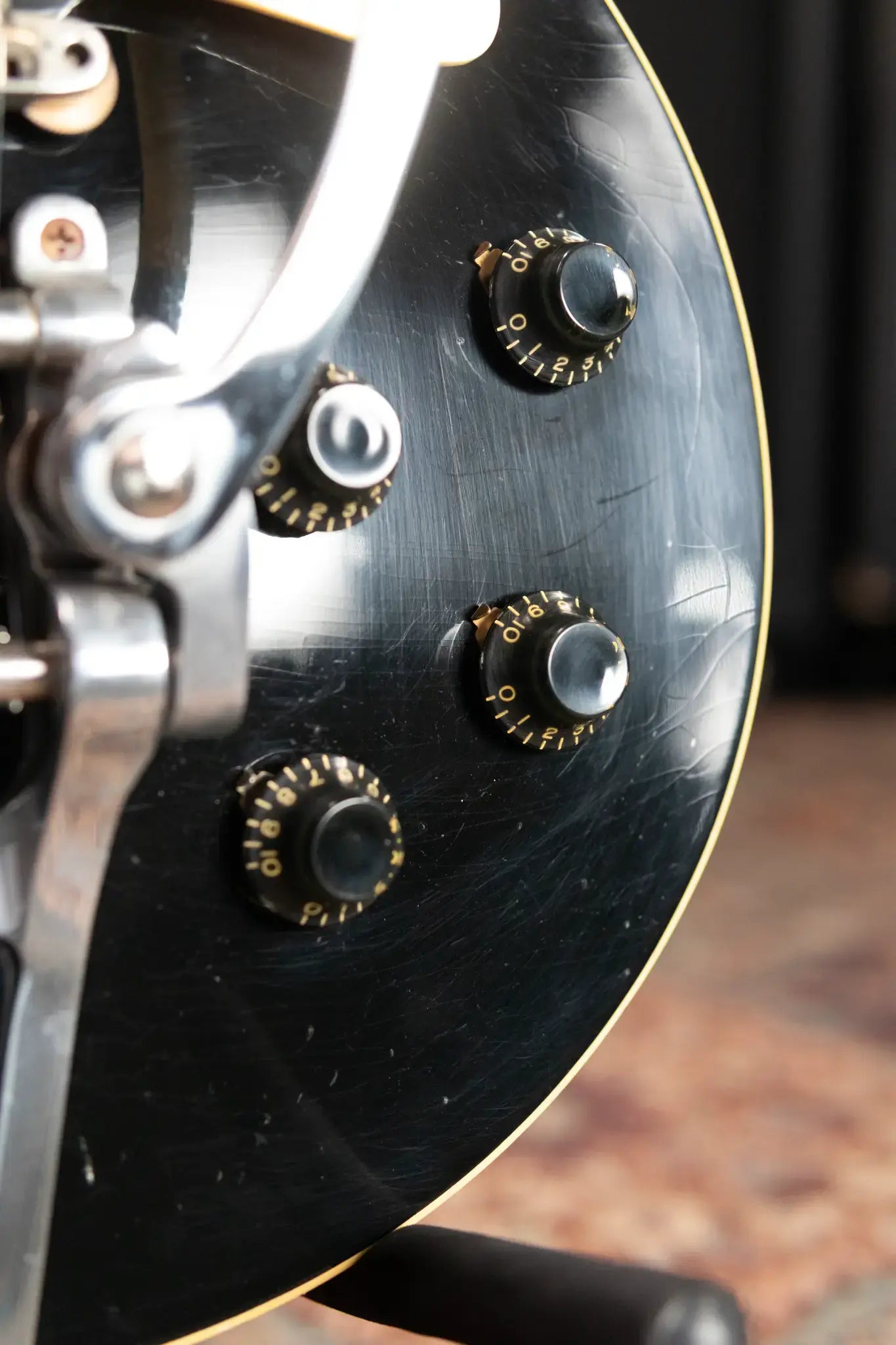 Gibson Custom Shop 1956 Les Paul Standard Bigsby Murphy Lab Light Aged Electric Guitar - Ebony Top with Hardshell Case