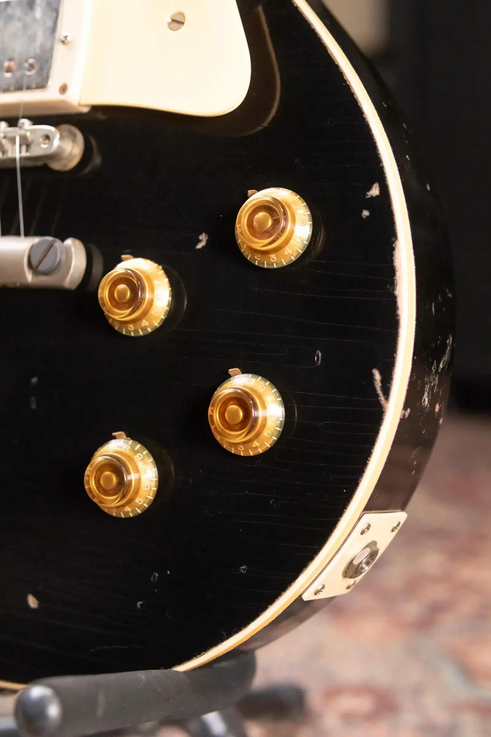 Gibson Custom Shop '57 Les Paul Standard Murphy Lab Ultra Heavy Aged Electric Guitar - Ebony over Double Gold with Hardshell Case