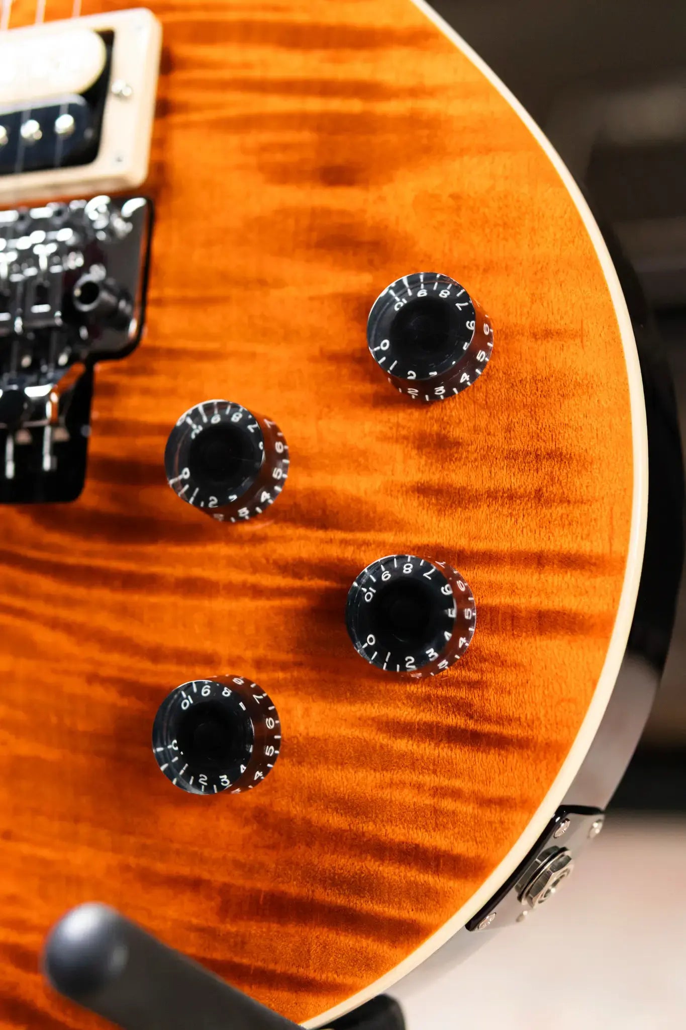 Gibson Custom Shop Les Paul Axcess Standard Electric Guitar - Siberian Tiger Gloss with Hardshell Case
