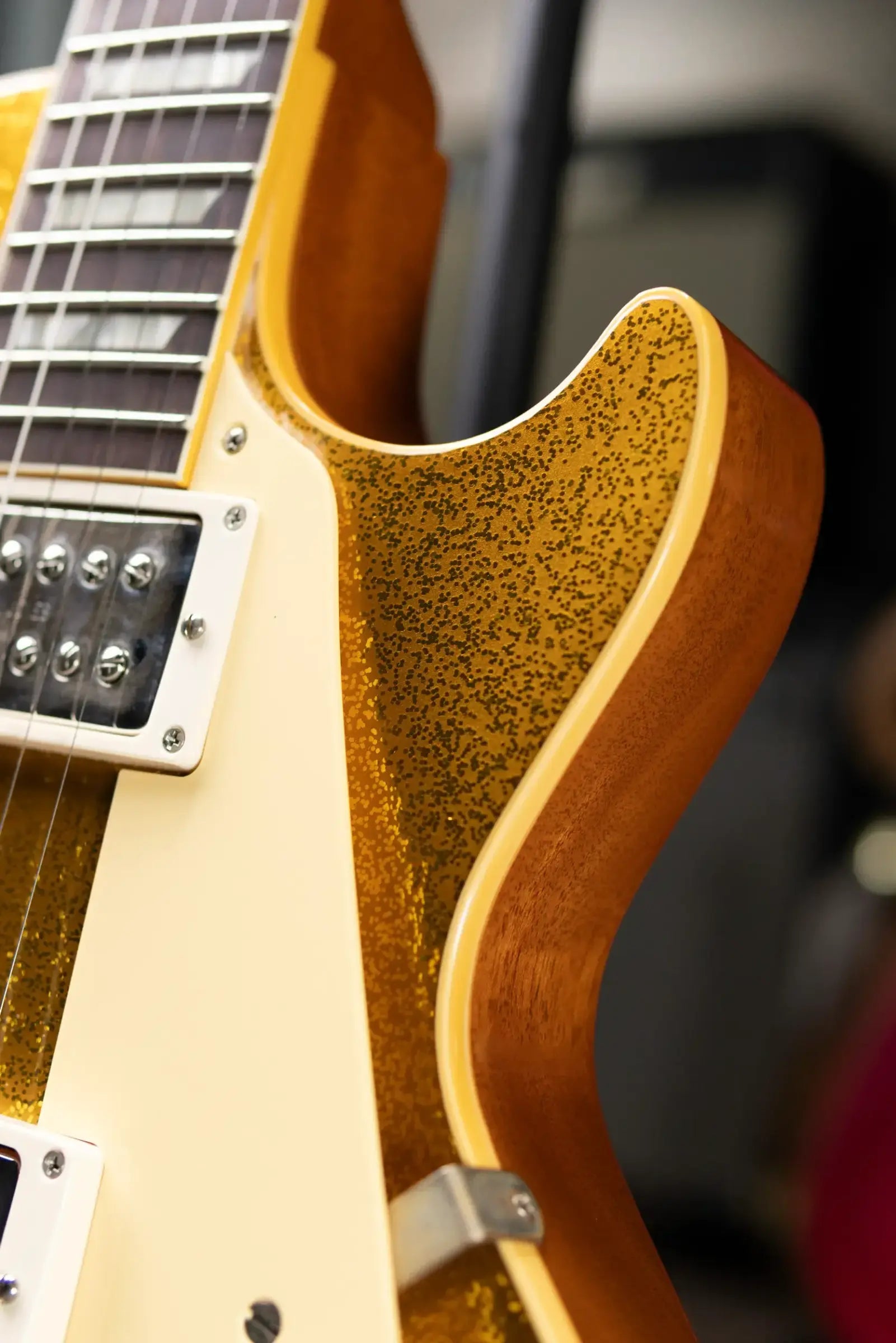 Gibson Custom Shop Limited Edition 1957 Les Paul Standard VOS Electric Guitar - Gold Sparkle with Hardshell Case