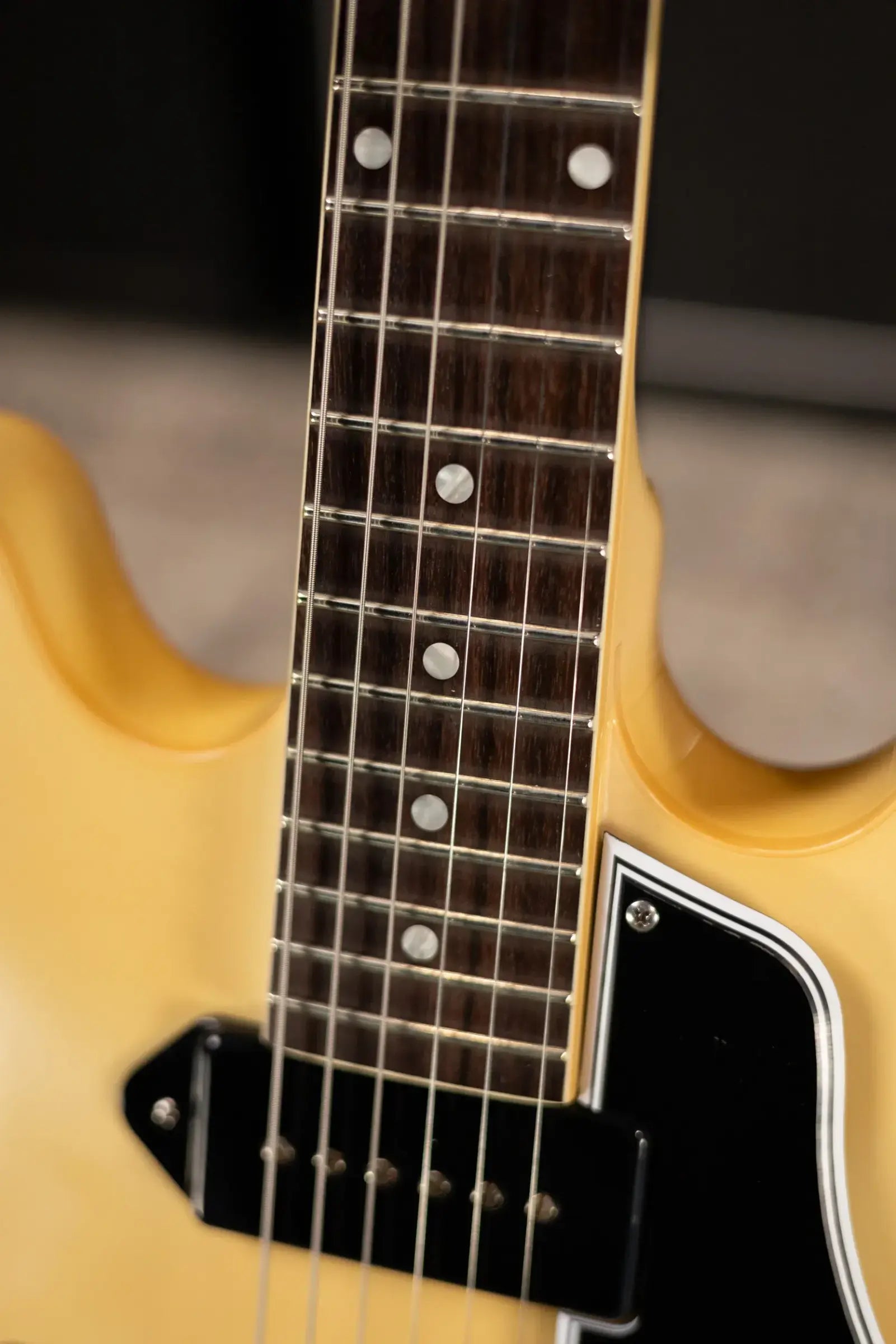 Gibson Custom Shop Limited Edition 1959 ES-330 Bigsby Reissue Hollow Body Electric Guitar - Antique White VOS with Hardshell Case