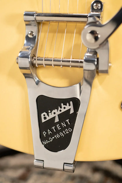 Gibson Custom Shop Limited Edition 1959 ES-330 Bigsby Reissue Hollow Body Electric Guitar - Antique White VOS with Hardshell Case